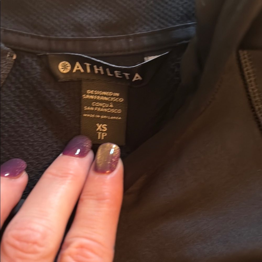 Athleta long Sleeve Quarter-Zip Top EUC - Picture 2 of 3